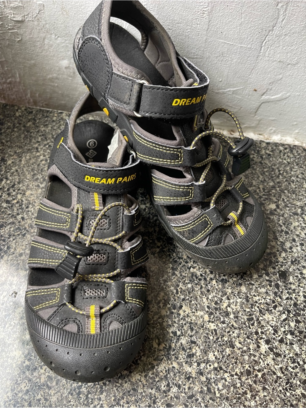 Dream Pairs Kids Gray and Yellow Closed-Toe Sport Sandals